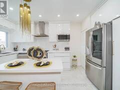 174 AYLESWORTH AVENUE Toronto Ontario, M1N 2J6