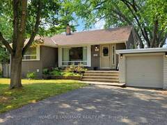 30 PAPERBIRCH DRIVE Toronto Ontario, M3C 2E7