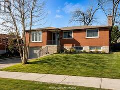 166 COLLINGS AVENUE Bradford West Gwillimbury Ontario, L3Z 1W1