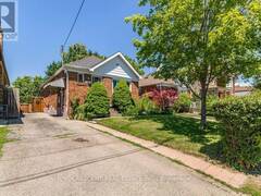 982 BRIAR HILL AVENUE Toronto Ontario, M6B 1M3