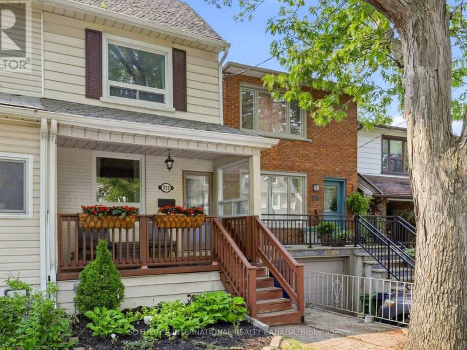 213 OAKCREST AVENUE, Toronto, Ontario M4C 1B8