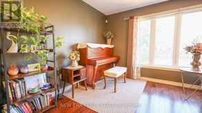 932 GRENFELL DRIVE | London Ontario | Slide Image Sixteen