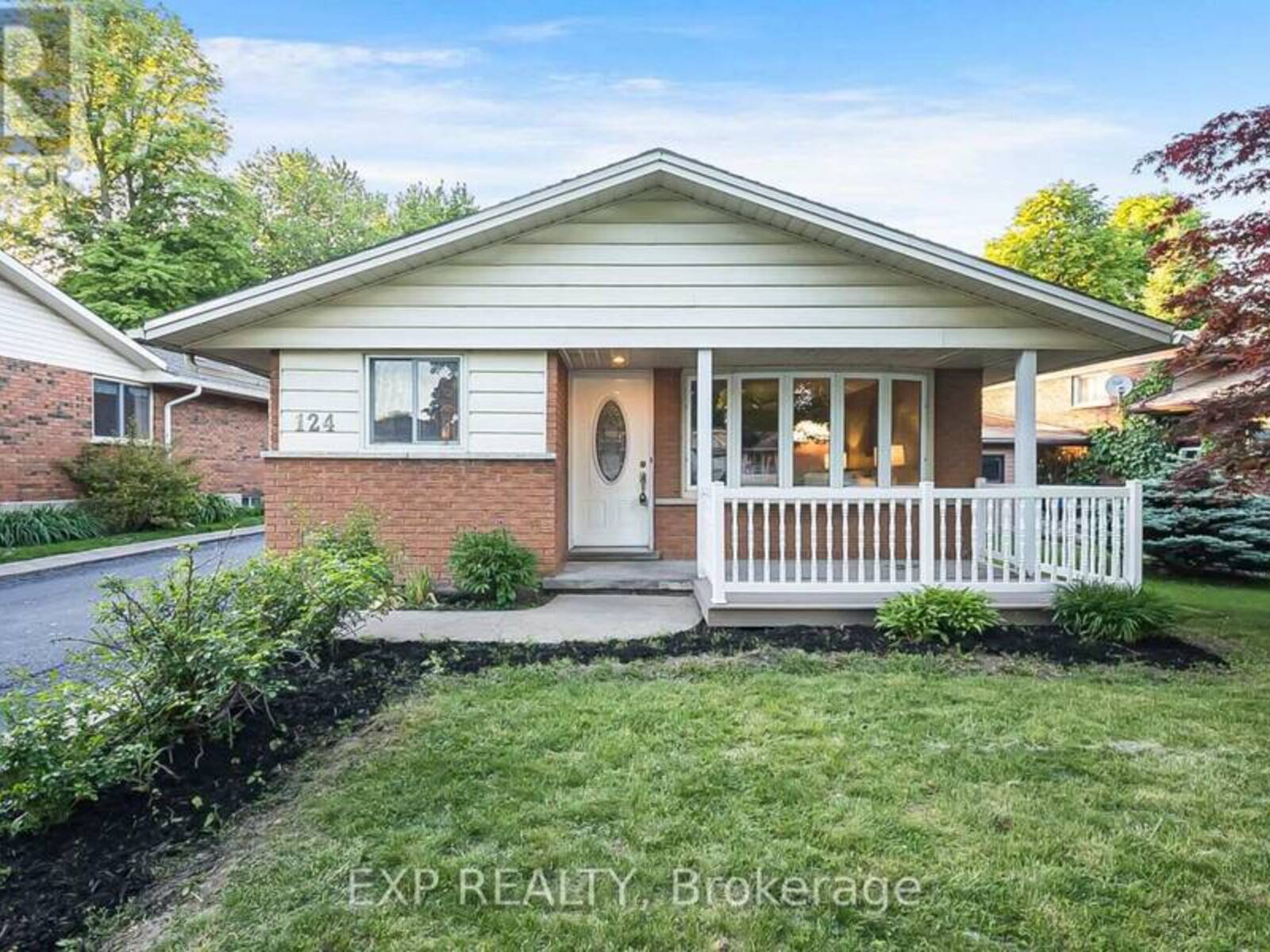 124 DUNSMERE DRIVE, Kitchener, Ontario N2E 1V7