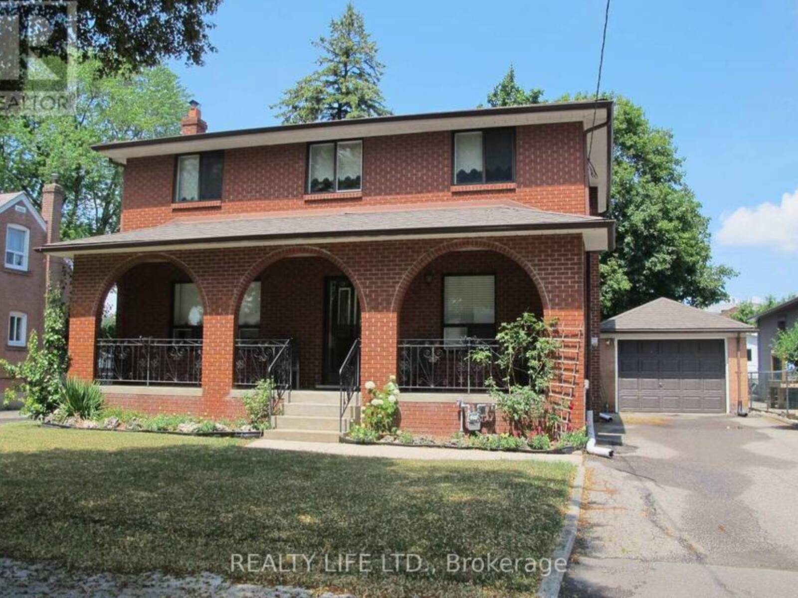 4 ROSALIE AVENUE, Toronto, Ontario M3L 1C5