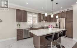 7 VETCH STREET | Brampton Ontario | Slide Image Nine