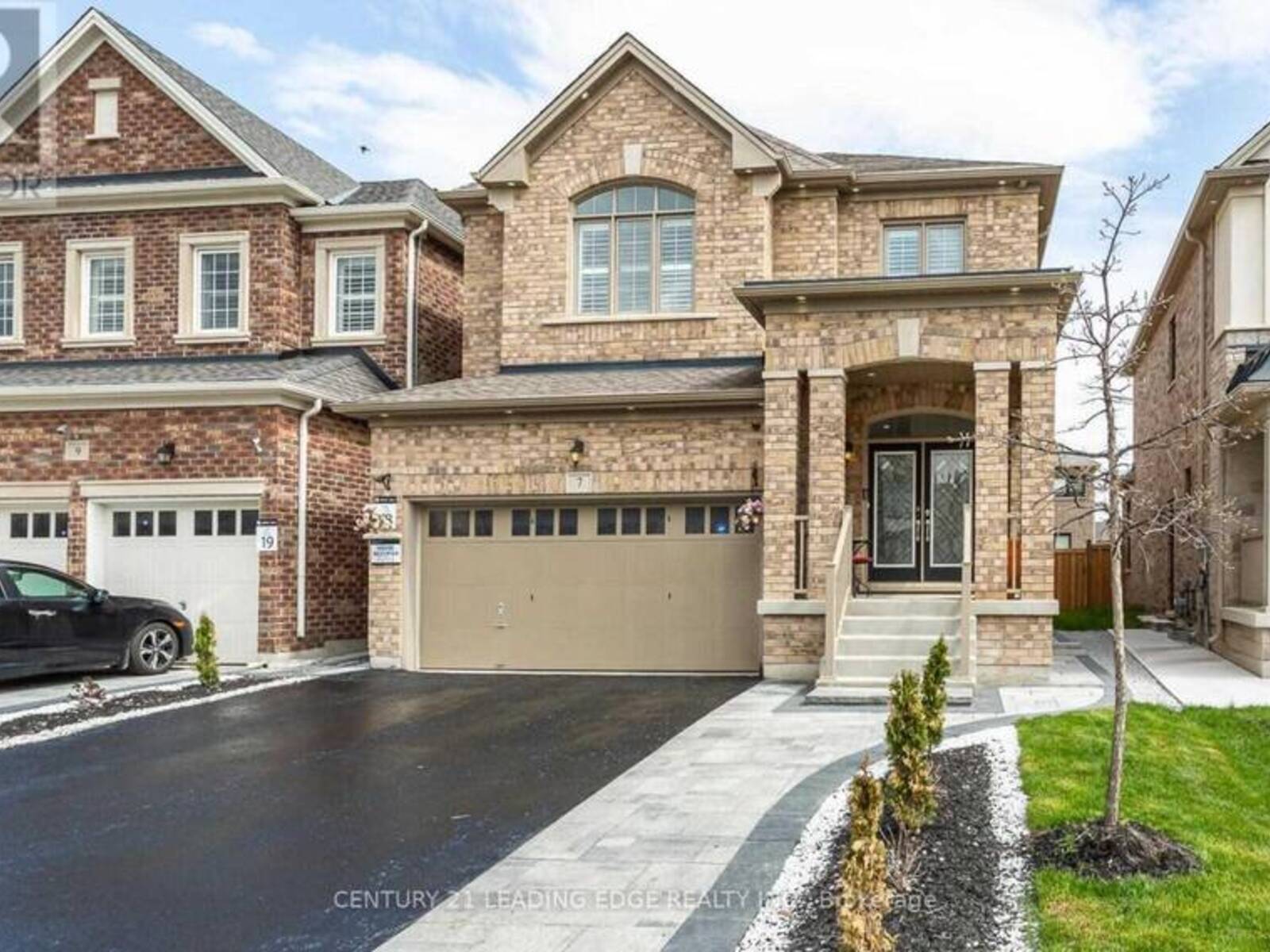 7 VETCH STREET, Brampton, Ontario L6Y 0E3