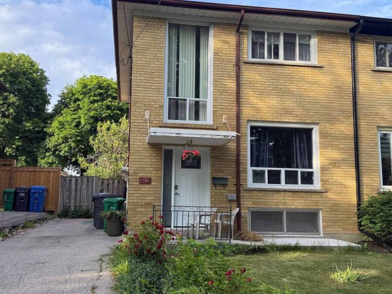 1367 FREEPORT DRIVE, Mississauga, Ontario L5C 1S5