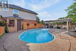 37 HICKORY CRESCENT | Grimsby Ontario | Slide Image Three