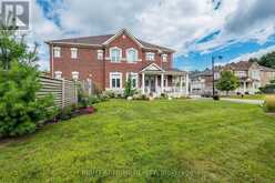 2 COTTONWOOD HOLLOW COURT | Aurora Ontario | Slide Image Four