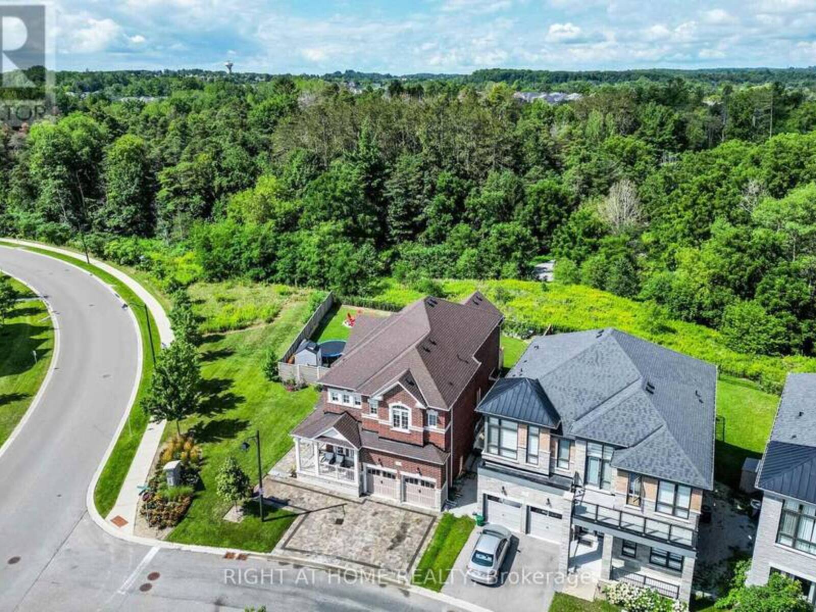 2 COTTONWOOD HOLLOW COURT, Aurora, Ontario L4G 3L8