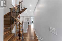 33 MONDIAL CRESCENT | East Gwillimbury Ontario | Slide Image Six
