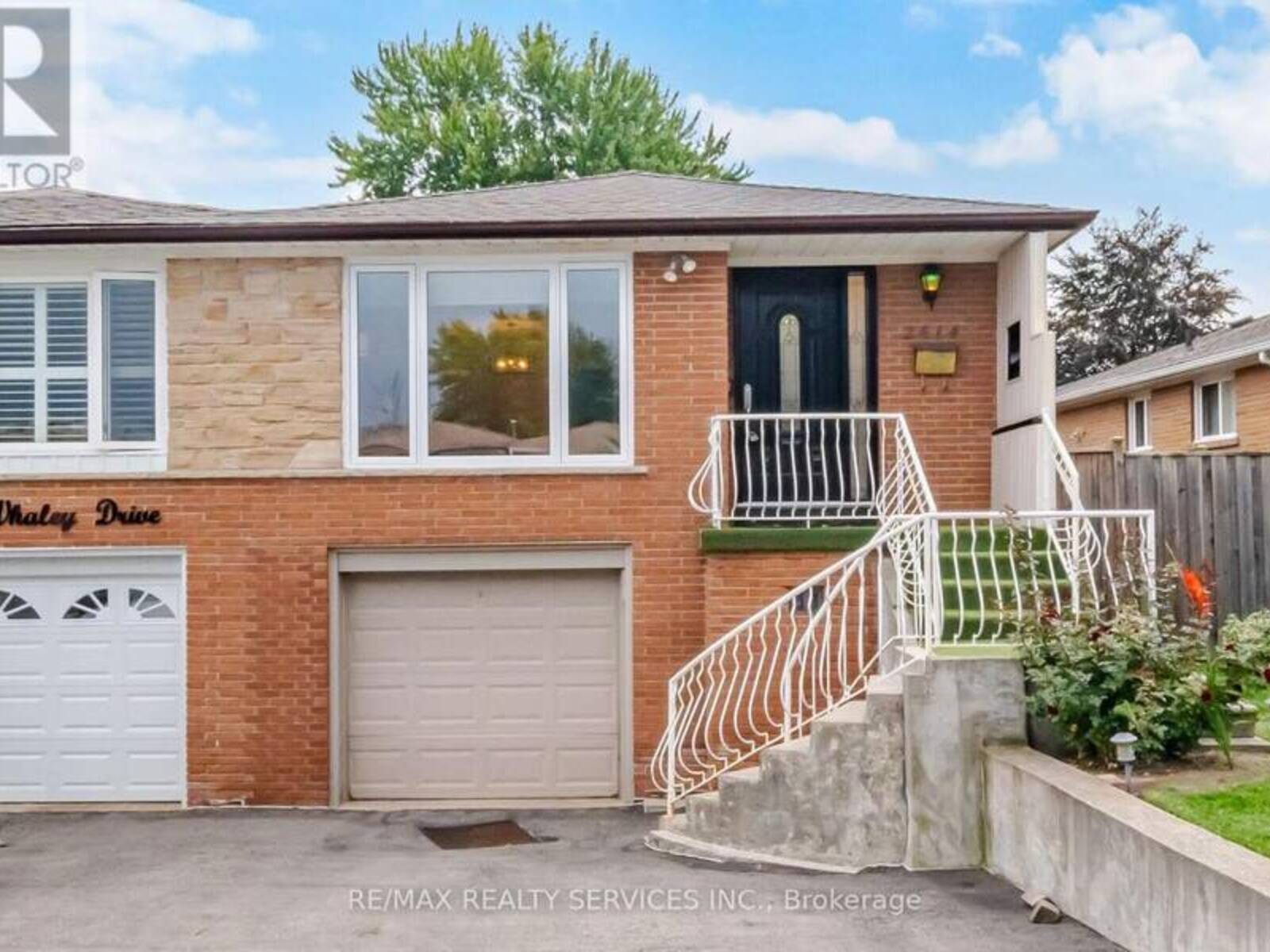 2414 WHALEY DRIVE, Mississauga, Ontario L5B 2B5