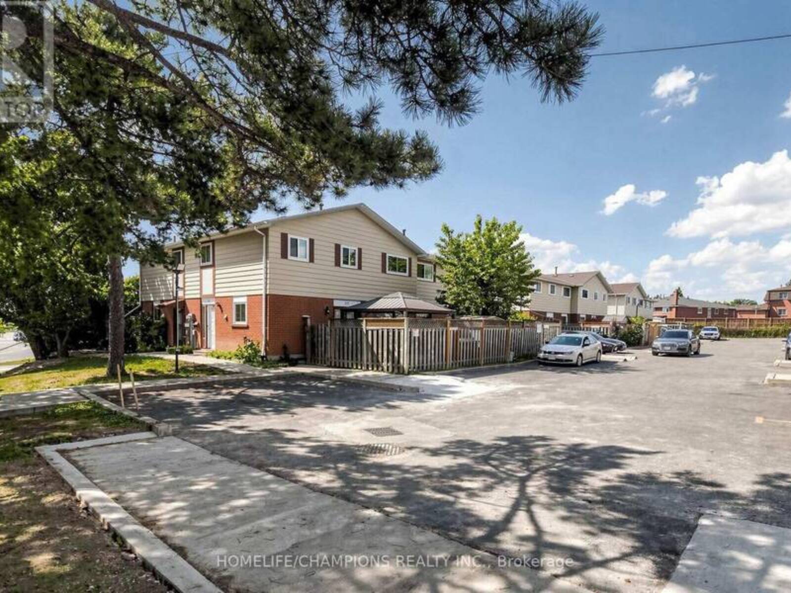 18 - 18 SAN VITO WAY, Toronto, Ontario M3L 2G8