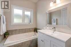 480 HAMILTON DRIVE | Ancaster Ontario | Slide Image Thirteen