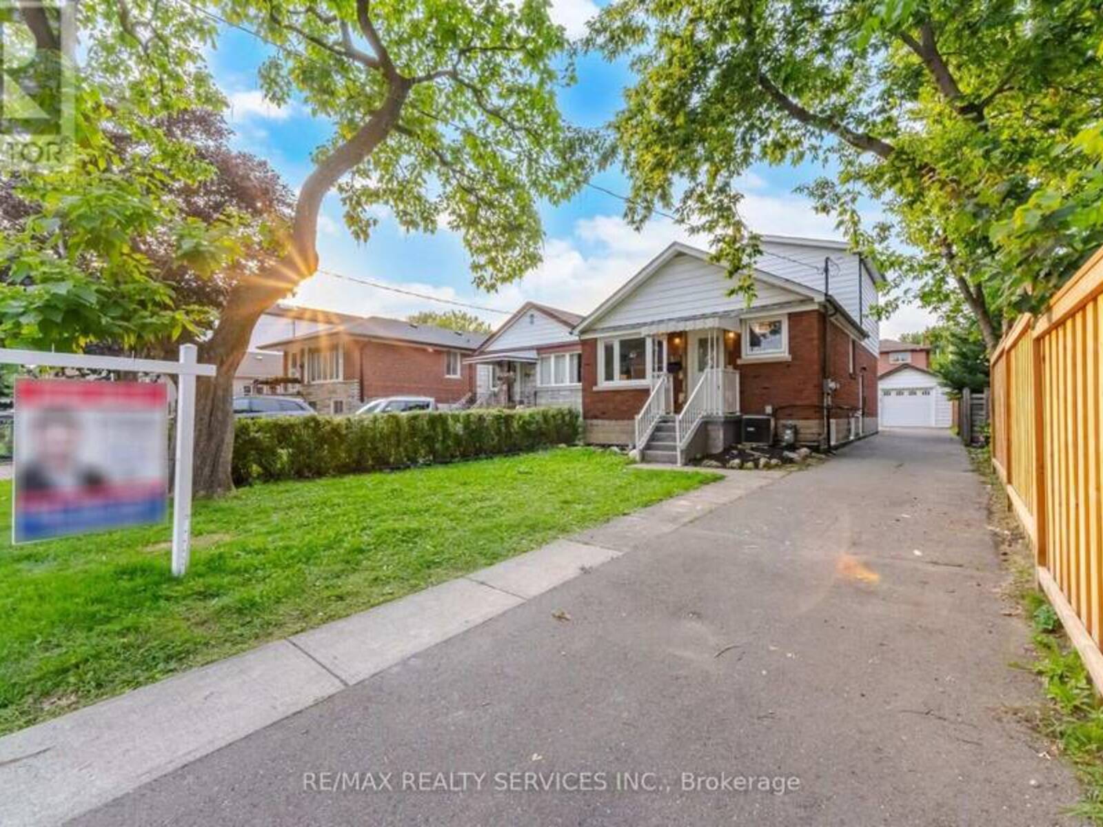 30 ELDER AVENUE, Toronto, Ontario M8W 1S4