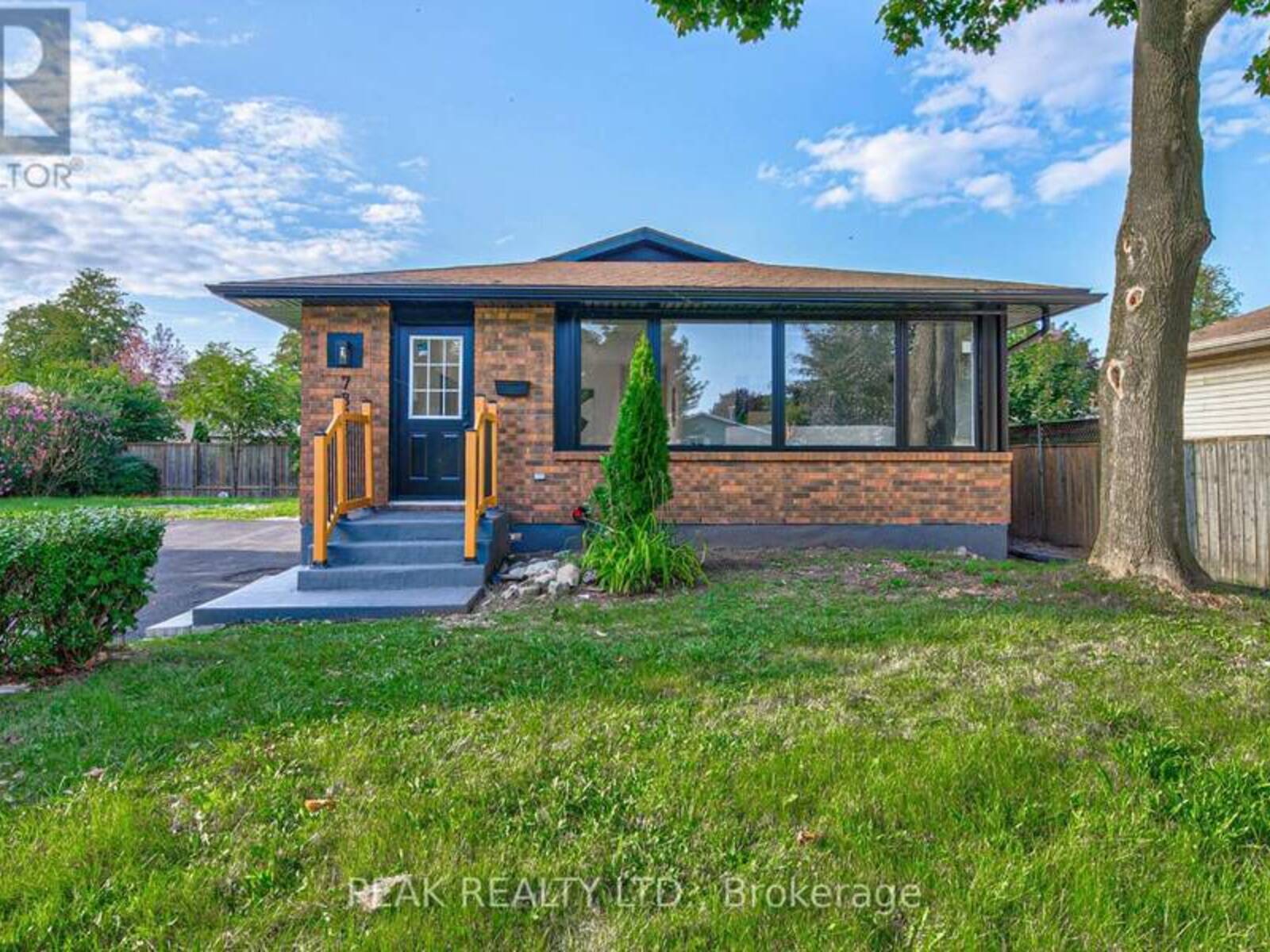 7385 NORTH DORSET PLACE, Niagara Falls, Ontario L2J 3T3
