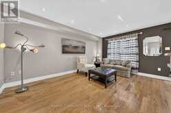 82 BURGESS CRESCENT | Newmarket Ontario | Slide Image Ten