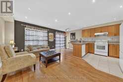 82 BURGESS CRESCENT | Newmarket Ontario | Slide Image Twelve