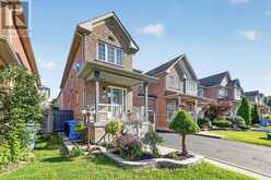82 BURGESS CRESCENT | Newmarket Ontario | Slide Image Three