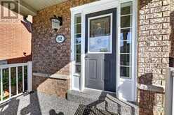 82 BURGESS CRESCENT | Newmarket Ontario | Slide Image Four