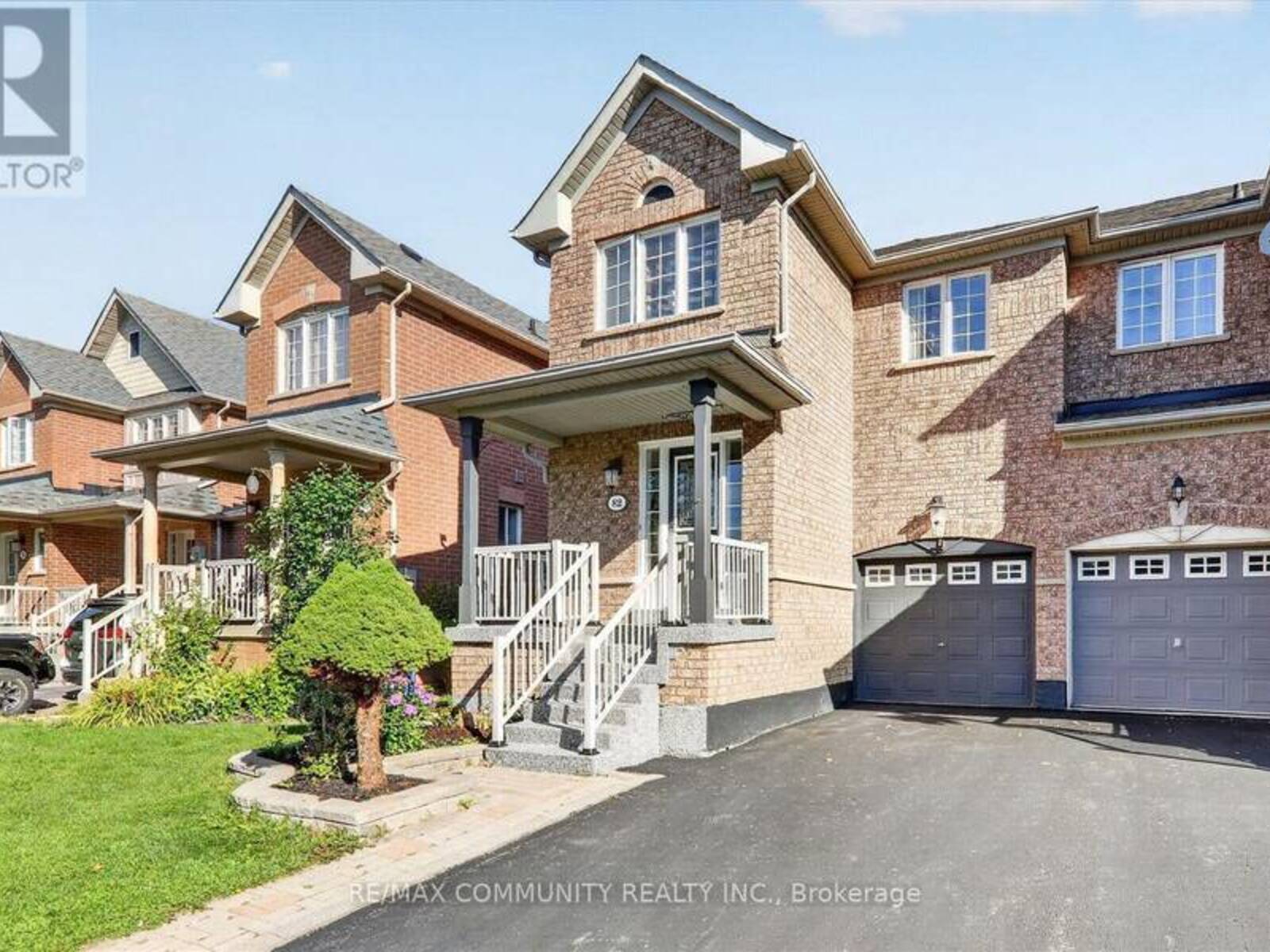 82 BURGESS CRESCENT, Newmarket, Ontario L3X 2T8