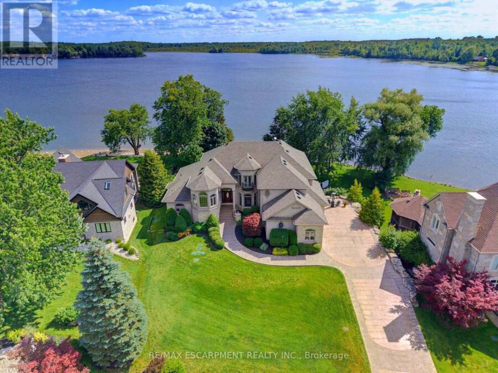 46 SANDY SHORE BOULEVARD, Cambridge, Ontario N3C 2V4