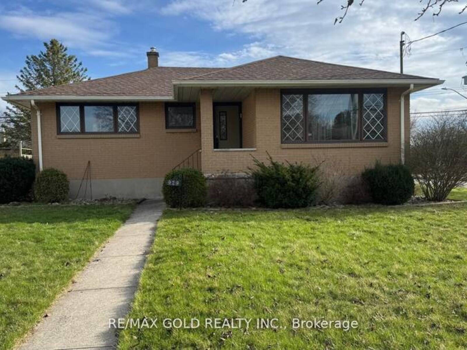 979 WELLINGTON STREET, Sarnia, Ontario N7S 1E2