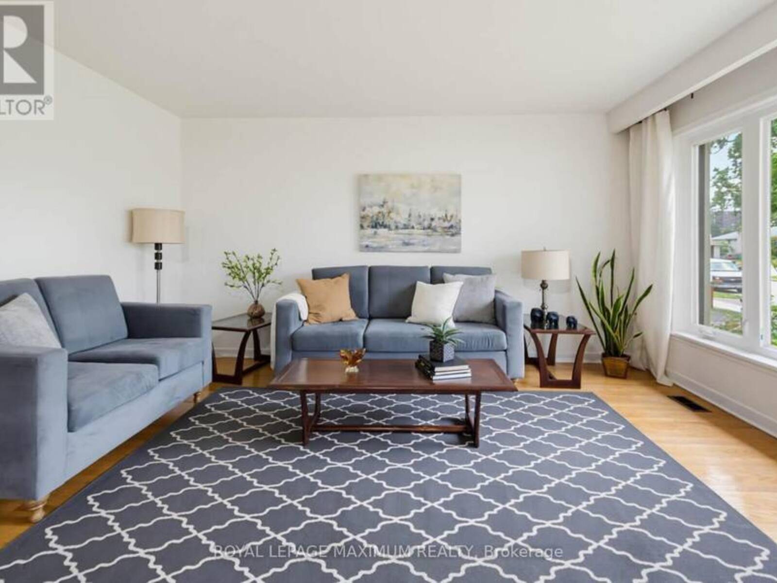 41 STRATHAVON DRIVE, Toronto, Ontario M9V 2H4
