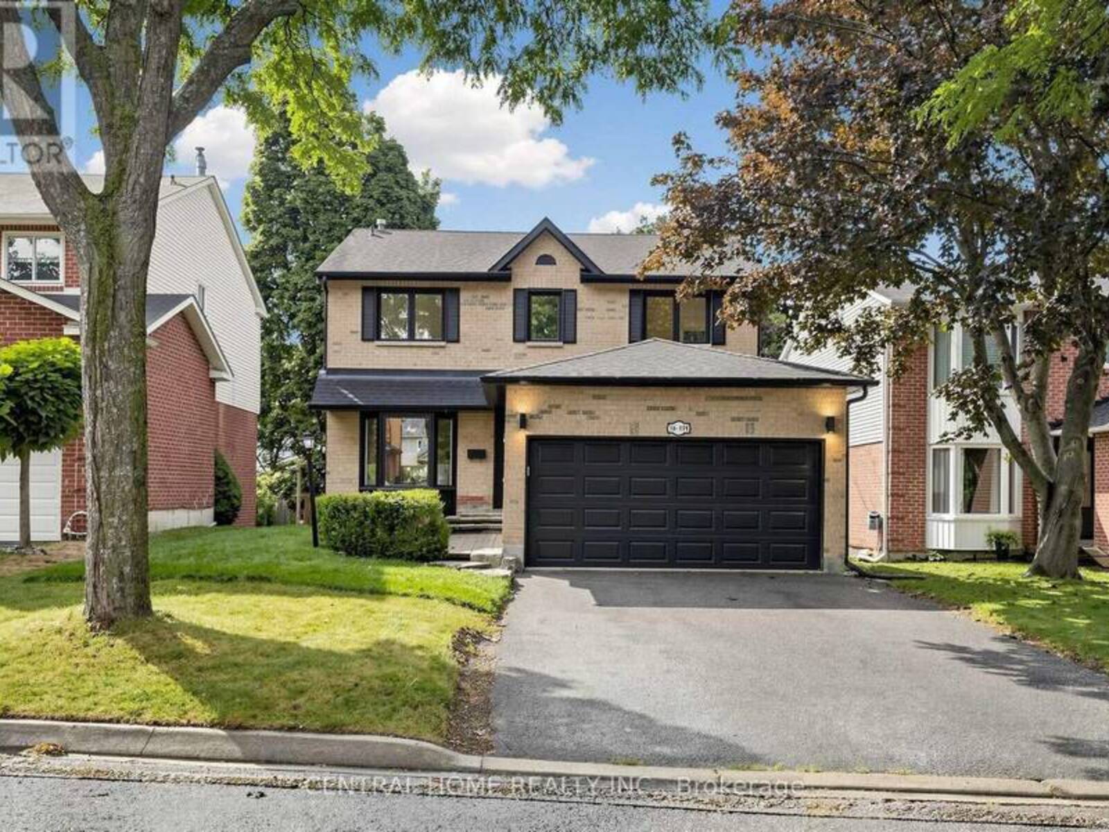 15 CLOSS SQUARE, Aurora, Ontario L4G 5H9