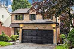 15 CLOSS SQUARE | Aurora Ontario | Slide Image Two