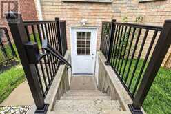 15 CLOSS SQUARE | Aurora Ontario | Slide Image Thirty-seven