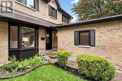 15 CLOSS SQUARE | Aurora Ontario | Slide Image Five