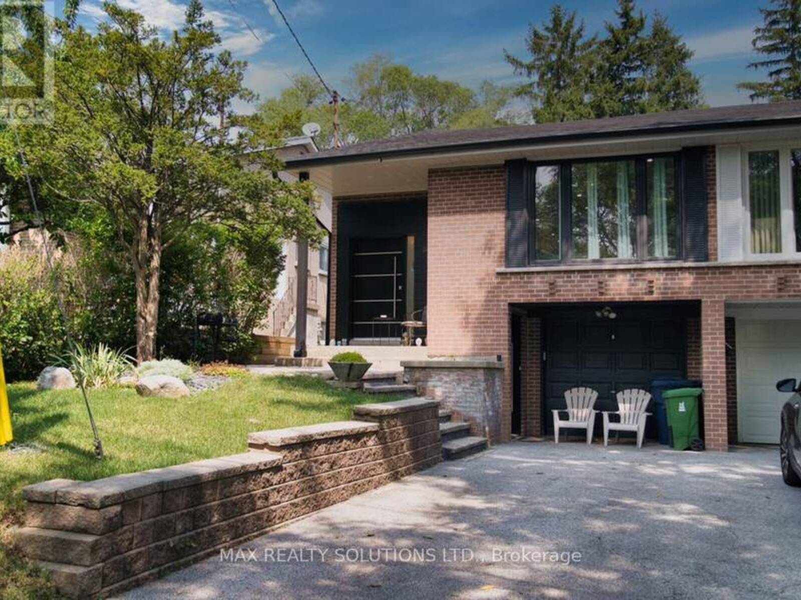 31 LOCHINVAR CRESCENT, Toronto, Ontario M3A 3J9