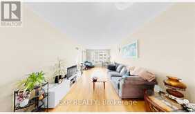 607 - 889 BAY STREET | Toronto Ontario | Slide Image Five