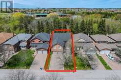 24 LOYAL BLUE CRESCENT | Richmond Hill Ontario | Slide Image Two