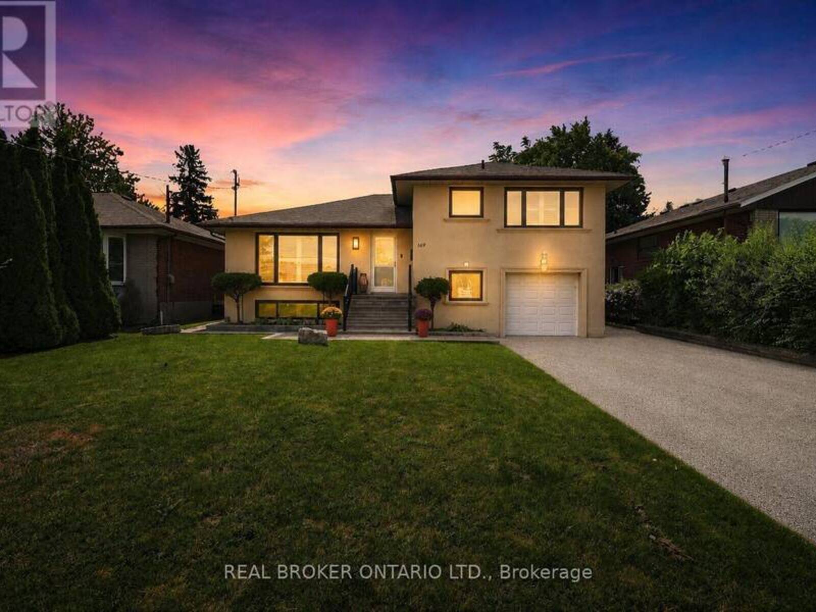 169 KENNARD AVENUE, Toronto, Ontario M3H 4M8