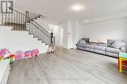 55 RED MAPLE LANE | Barrie Ontario | Slide Image Thirteen