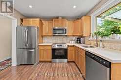 31 PATRICK DRIVE | Aurora Ontario | Slide Image Eight