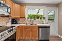 31 PATRICK DRIVE | Aurora Ontario | Slide Image Nine