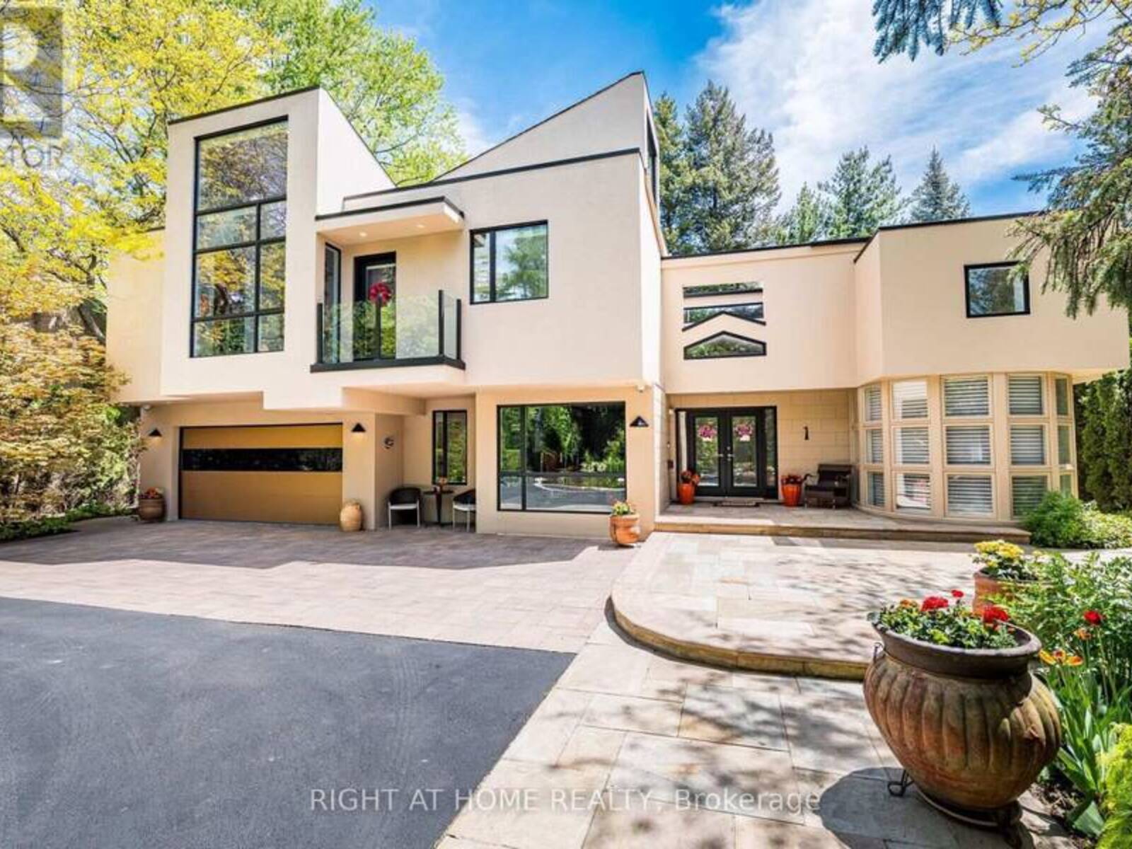 1 FRIARS LANE, Toronto, Ontario M9A 1T6