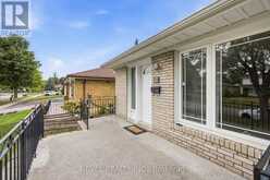 17 AMBERJACK BOULEVARD | Toronto Ontario | Slide Image Four