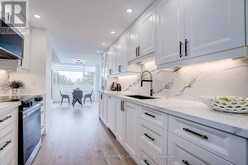 417 - 20 HARDING BOULEVARD W | Richmond Hill Ontario | Slide Image One