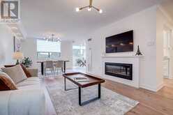 417 - 20 HARDING BOULEVARD W | Richmond Hill Ontario | Slide Image Six