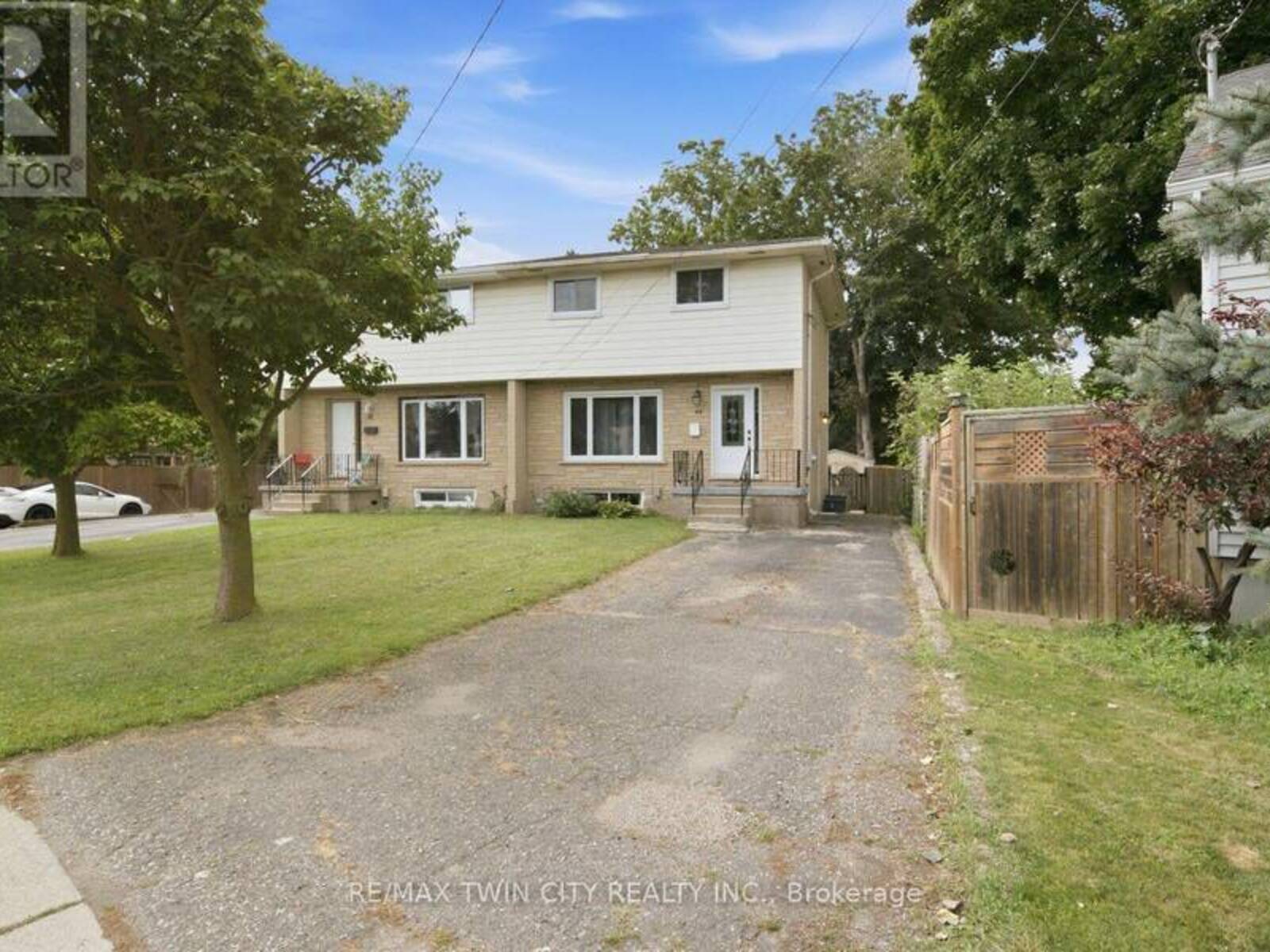 44 STANLEY STREET, Brantford, Ontario N3S 7K8