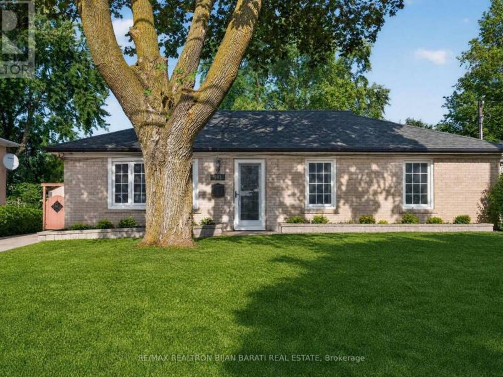 601 CONACHER DRIVE, Toronto, Ontario M2M 3M9