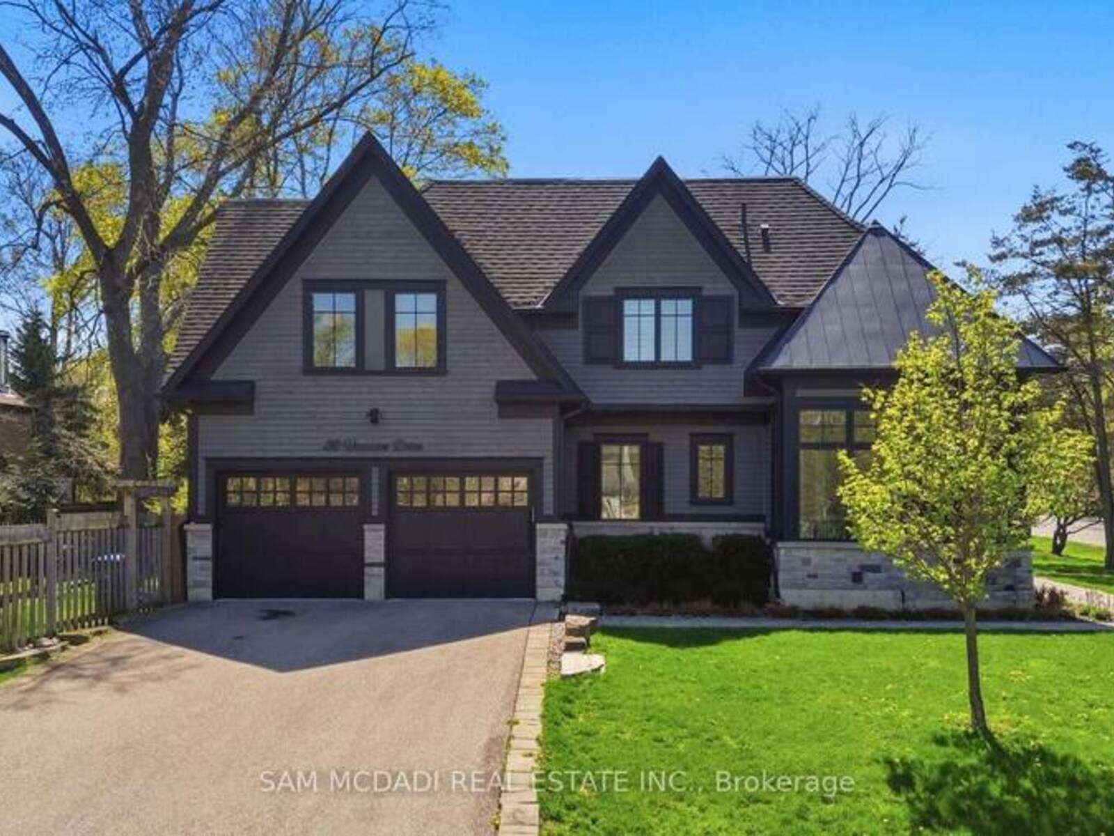 36 VERONICA DRIVE, Mississauga, Ontario L5G 2B2