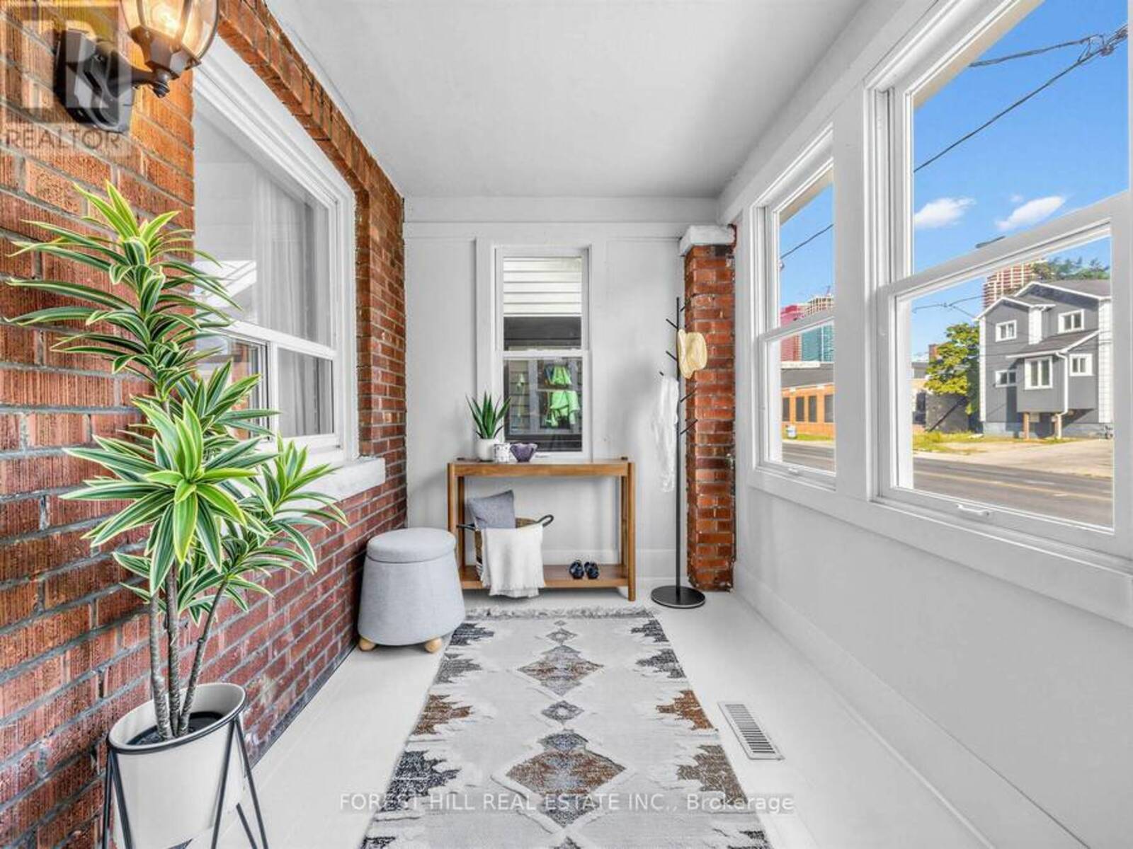 2375 GERRARD STREET E, Toronto, Ontario M4E 2E7