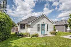 292 HOLLYWOOD DRIVE | Georgina Ontario | Slide Image Two