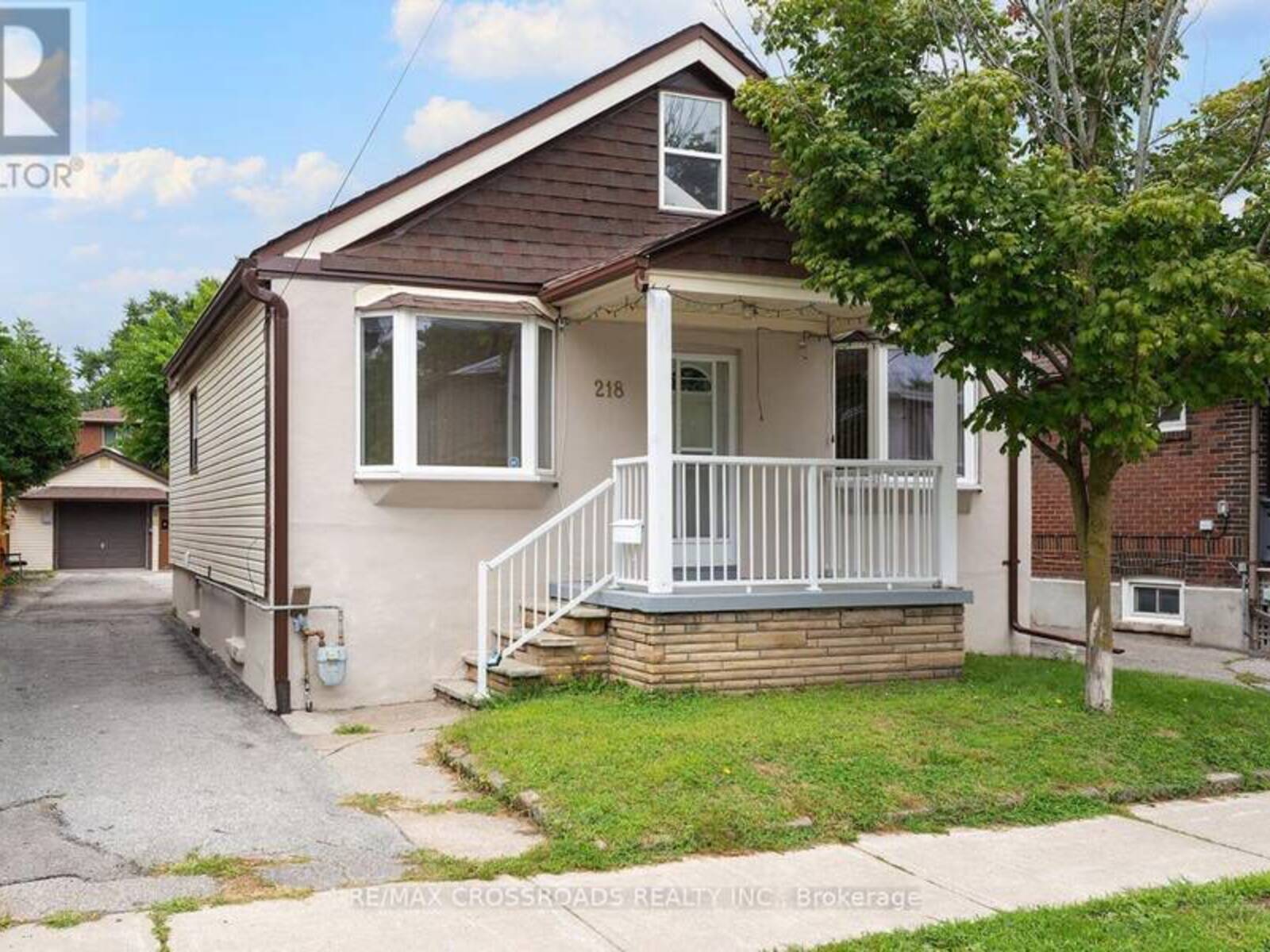 218 GLEDHILL AVENUE, Toronto, Ontario M4C 5L1