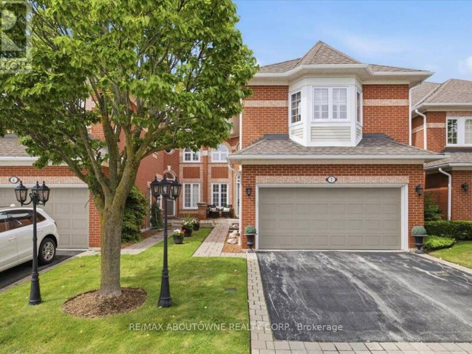 7 - 2145 COUNTRY CLUB DRIVE, Burlington, Ontario L7M 4E1